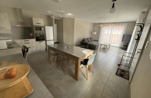 Maison neuve classement 3 étoiles avec accès privé piste cyclable, 6 personnes - Foto 13