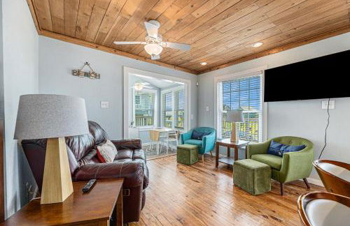 Captain Dan's Beach House - Photo 1