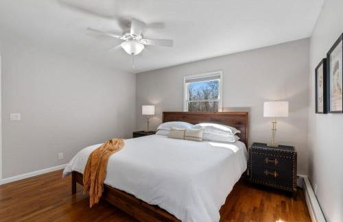 High-End Finger Lakes Escape - Expansive Game Room, Cozy Firepit, & Scenic Views - Foto 30