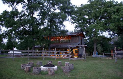 Charming Couples' Bell Tent Rental with Air Conditioning in Texas Hill Country - Foto 17
