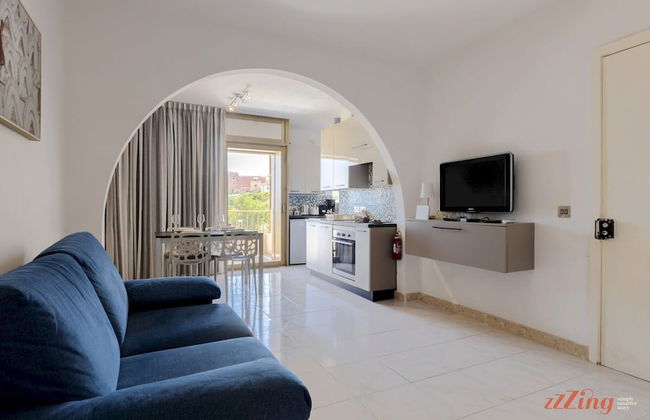 Mediterranean Living Right by the Beach - Foto 7