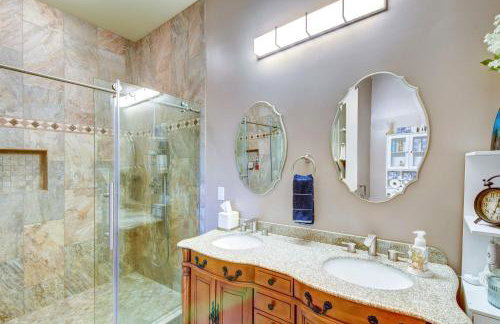 West Union Townhome with Patio and Lake View - Foto 17