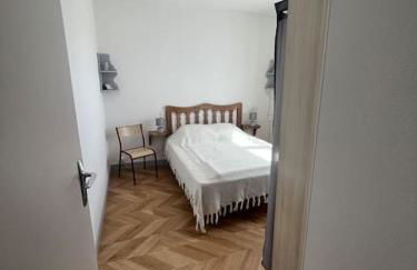 Appartement les Mésanges en rez de jardin -terrasse-2 chambres-parking - Foto 16