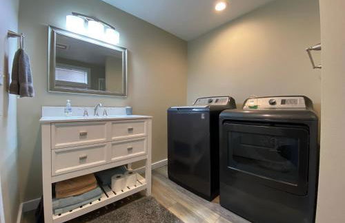 Photo Op with Sasquatch 2 min to walk Silver Mtn - Foto 28