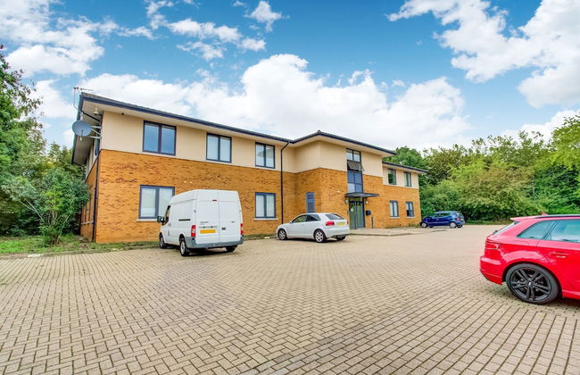 Simplistic Apartment in Milton Keynes Near Willen Lake - Foto 1