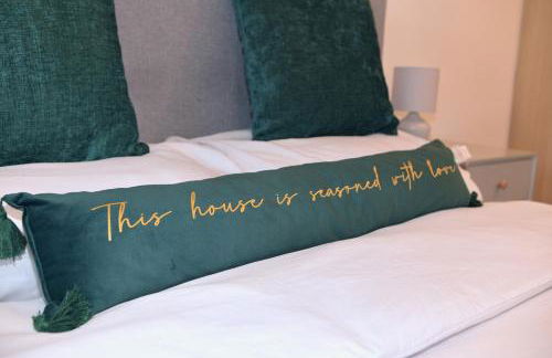 Modern house in City Centre with private parking and gated property - Foto 8