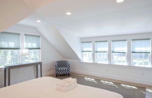 3 Newly Renovated Condos w Water Views - Foto 9