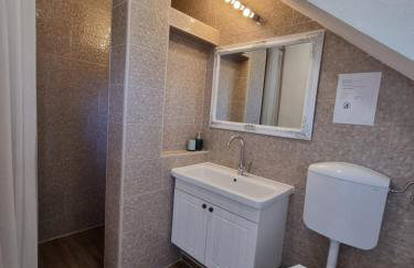 Zekic Family Apartments with Large Garden & Private Parking Quiet Area Lopar - Foto 16