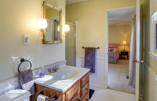 Charming Paris Home with Porch Hunt and Unwind! - Foto 14