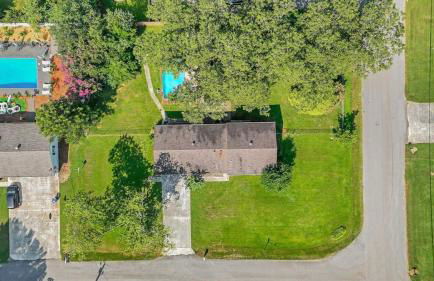 The Retro Pad - Large Yard and Foosball Table - Photo 37