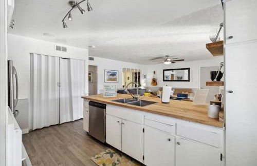 Vacation House! 6BR, FREE Heated Pool, Arcade & Hot Tub - Photo 29