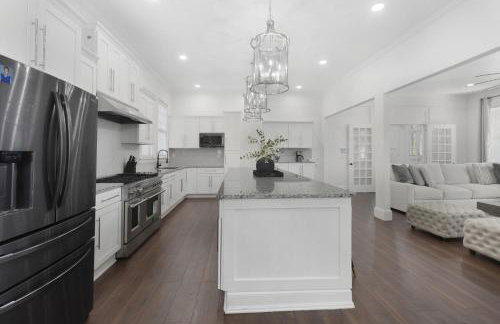 Family-Friendly 5BR | Sleeps 15 | 3 mins Downtown! - Foto 13