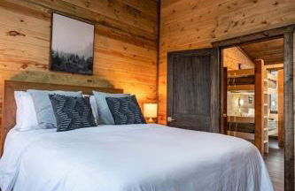 Winter Retreat in the Pines, Cozy Cabin & Fire Pit Nights - Foto 13