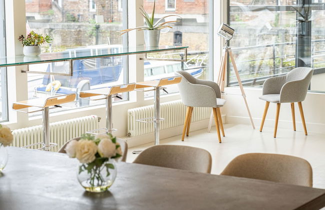 JOIVY Stunning 5-Bed Boathouse On The River Thames - Foto 7