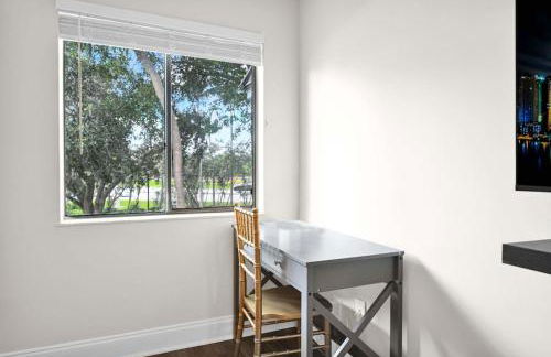 Serene Poolside Getaway Lake Access Parking - Foto 33