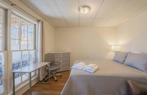 Large Luxury House, King Beds and More, Hot Tub, Theater, Fireplace, Game Room, Ping-pong, Pool Table, Air Hockey, Arcade, River, Big Kitchen, Nice Porch, Quiet, Good for Families and Large Groups, Near UGA Golf Course, Close to UGA & Stanford Stadium - Photo 14