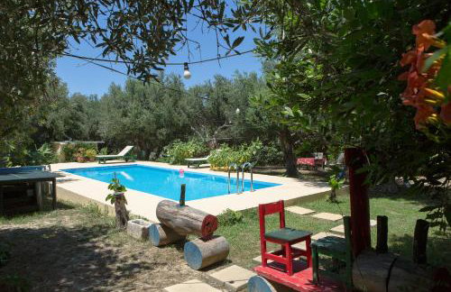Sofiana's Garden Retreat with Private Pool - Foto 77