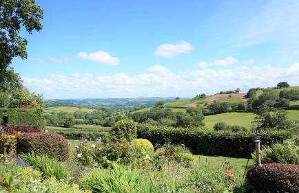 Shepherd's Watch Cottage - 5* Cyfie Farm with private hot tub - Foto 3
