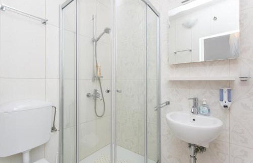 Dvori With Garden, Free Parking Next To Sea - Photo 25