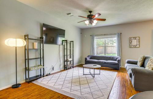 Fish and Hike Pet-Friendly Humble Home with Yard - Foto 1