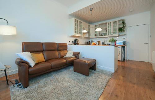 Central 1-bed flat - Walk to shops, pubs and station - Foto 4