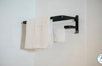 Penthouse - Amazing City Skyline Views - Balcony - FREE extra 2 hours - FREE Parking - Utilita Arena - Bullring Shopping - New St Station- Super King Size Bed - Foto 57