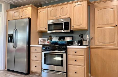 Charming Farmhouse w King Bed Hot Tub & EV Charger - Foto 5