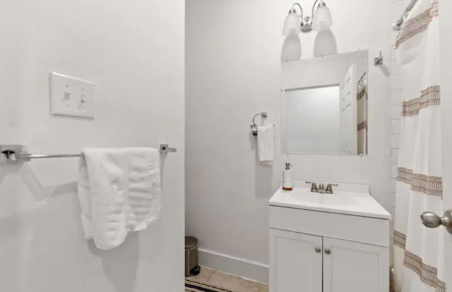 Impressive Cozy Historic 2BR Apt 202 Near Downtown - Foto 12