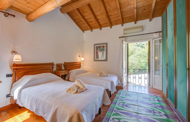 Alberta's Liberty House With Pool - Photo 4