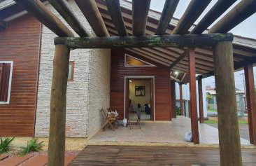 Linda casa com piscina 50m praia - Foto 23