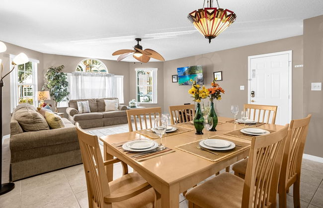 Upstay - Unbeatable Location Condo w Garden Patio - Photo 2