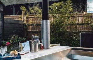 Luxury Barn with Hot Tub, Spa Treatments, Private Dining - Photo 24