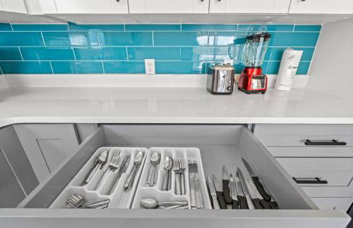 Sunshine House #1-Selfie-Friendly - Steps to Beach - Foto 36