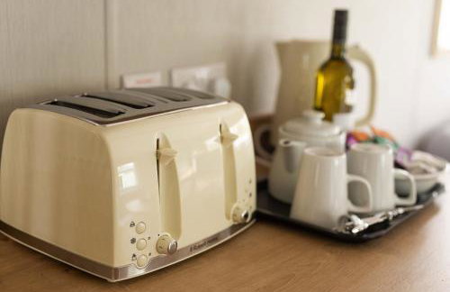 The Lake House - Quiet, Dog Friendly, By the Lake, Free Parking - Photo 14