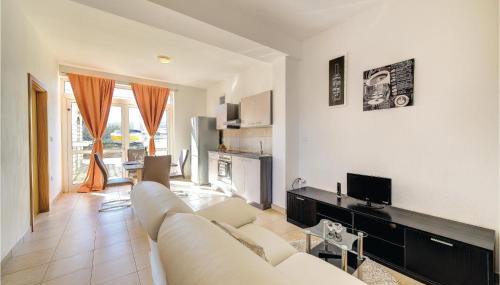 2 Bedroom Stunning Apartment In Divulje - Foto 3