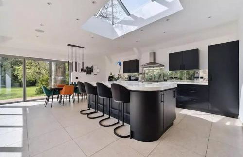 Country Manor Pool & Spa Games Room Cinema - Photo 8