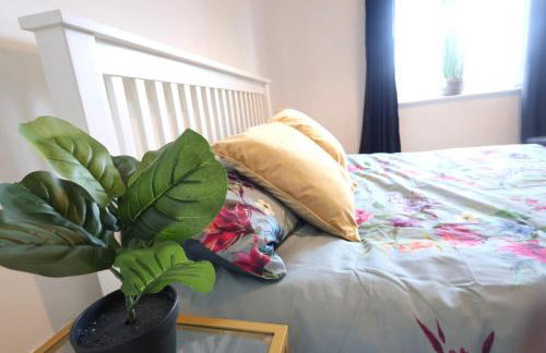 Stylish 2-Bed flat near IKEA & J9 M6 Free Parking - Foto 18