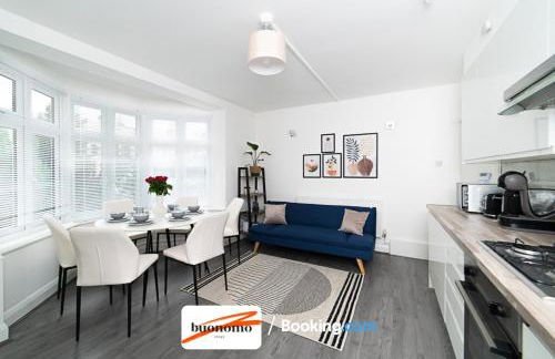 Three Bedroom Apartment At Buonomo Stays Short Lets & Serviced Accommodation With Netflix & Games - Foto 18