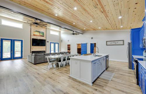 Riverfront Caddo Shack Home with Views and Fire Pit - Foto 8