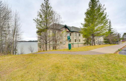 Pool and Lake Access Northern Lakes Retreat! - Foto 25