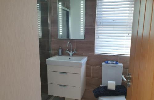 Routh 2-Bed Luxury Lodge Hot Tub & Lake View - Foto 34