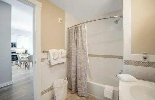 Stylish 1br Unit. Parking. Easy Ride to NYC - Photo 20