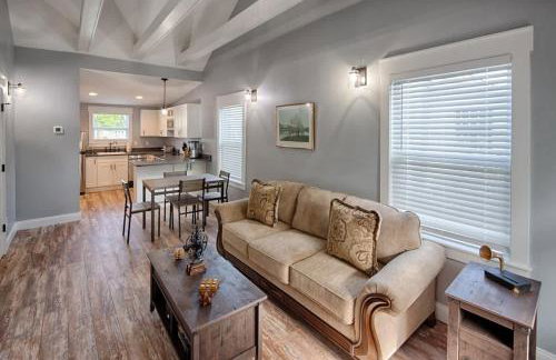 Quaint Cottage with Private Pool-Walk to Everything - Foto 9