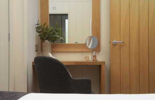 Cedar Lodge, Strawberryfield Park - Photo 13