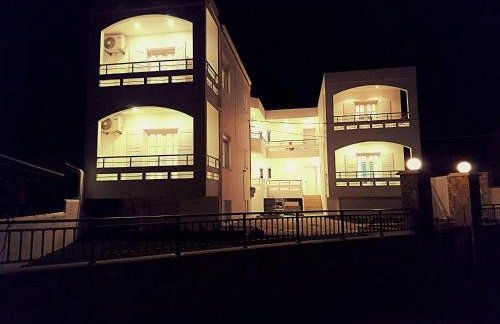 Crown Apartments - Photo 12