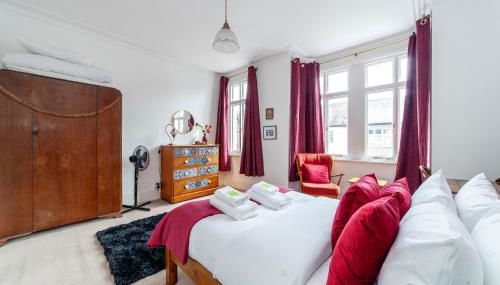 Charming Terraced 3BR House, 5 min Hither Green St - Foto 3, towels, wardrobe