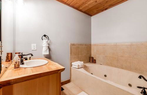 Spacious Serene Cabin Sleep 14 Pool Hot Tub Games - Foto 19