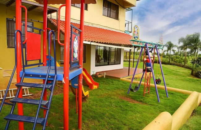 Stunning Views Rooftop Pool Lakefront Home - Photo 9