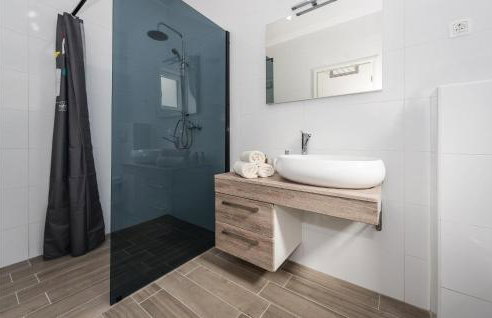 Gorgeous Home In Drinovci With Wifi - Foto 27