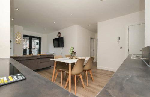 Brand New 2 bedroom apartment Centre of Solihull - Photo 3